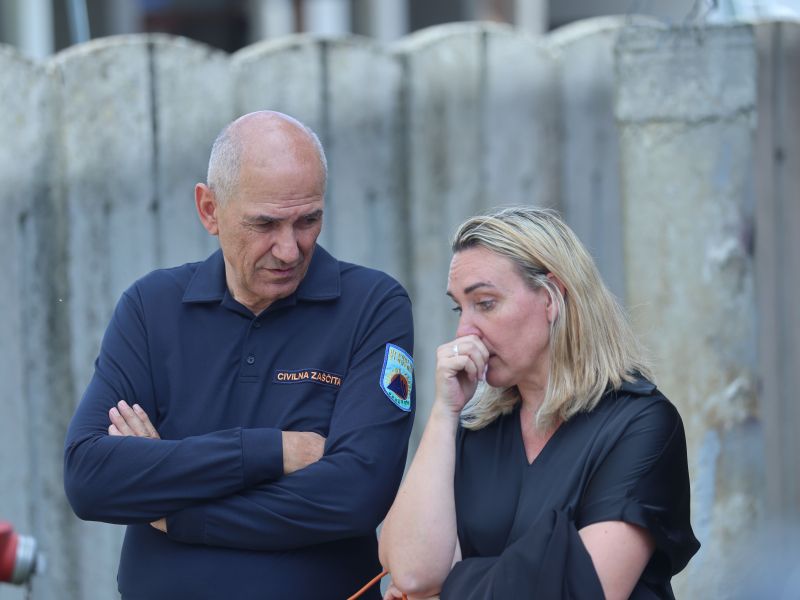 Janševa piarovka v središču škandala spornega komuniciranja