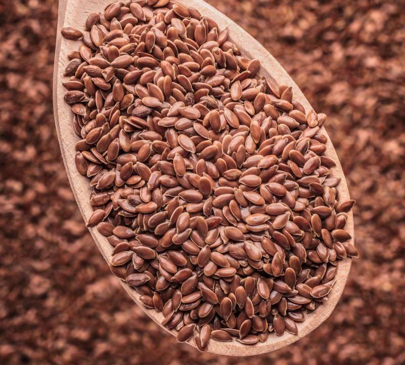 Laneno seme pomaga pri odvajanju, saj obda črevesje s sluzjo.
