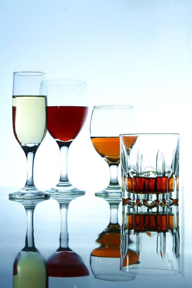 Ena merica alkoholne pijače vsebuje približno 10 gramov čistega alkohola, kar je v enem decilitru vina, 2,5 decilitrih piva ali 0,3 decilitrih žaganja.