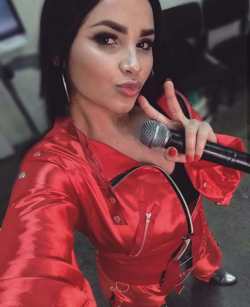 Dvojnica Demi Lovato.