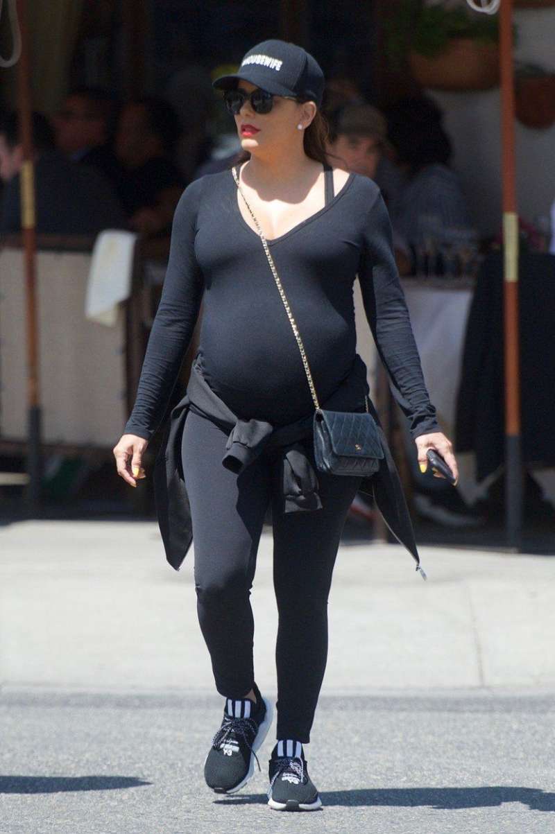 Eva Longoria odšteva do poroda.