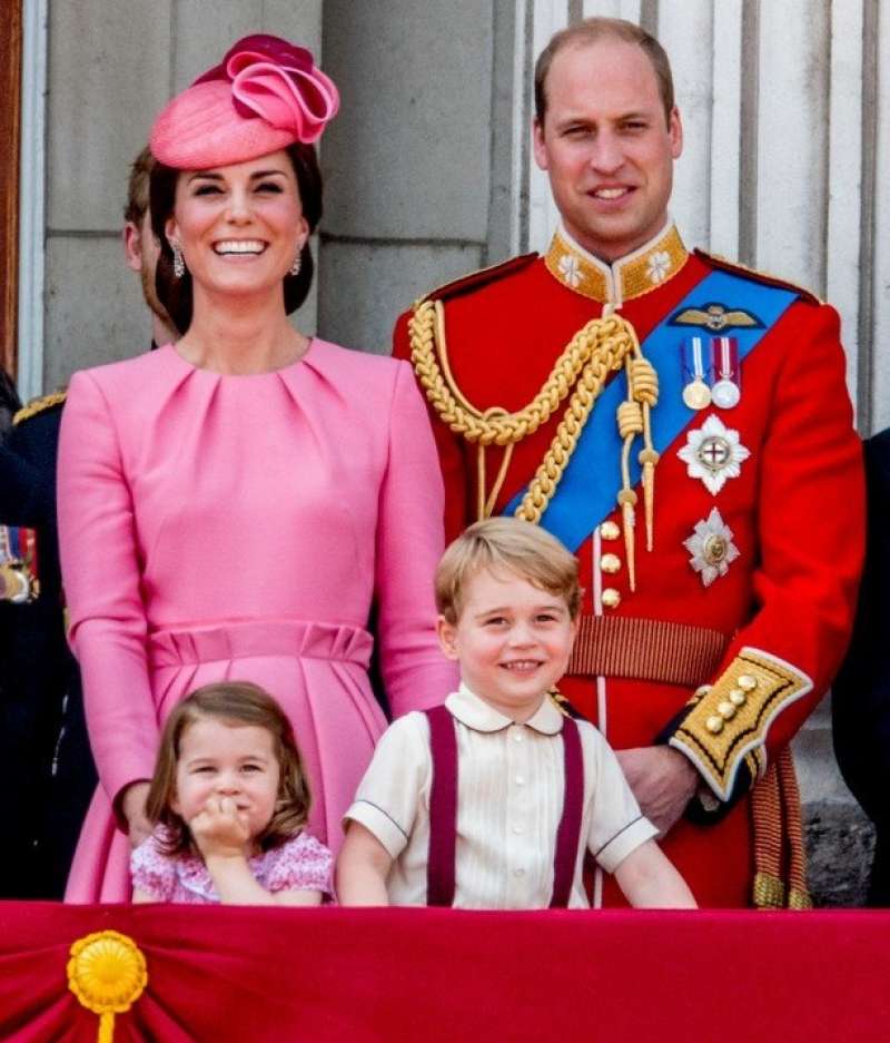 Kraljeva družina je vsekakor med imeni gostov, le za Princa Loiusa se še ugiba.