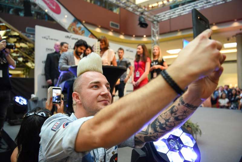 Priložnost za selfie je izkoristil tudi slovenski glasbenik Dejan Kranjc.