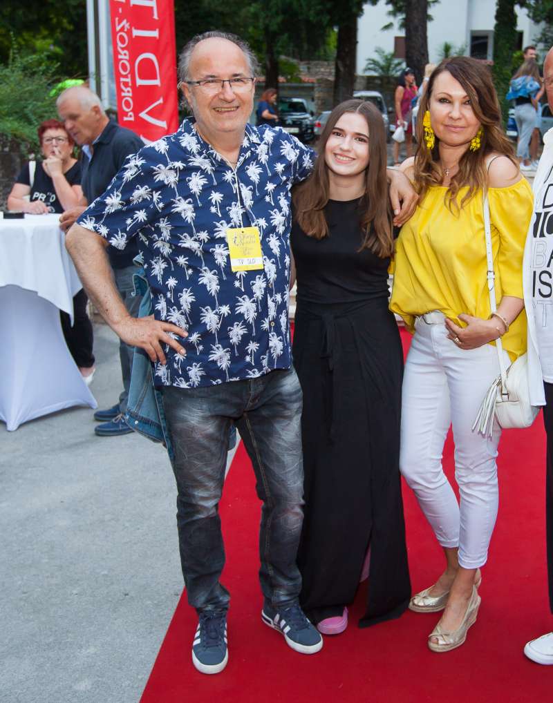 Anja s hčerko Luno in partnerjem Alešem Klinarjem