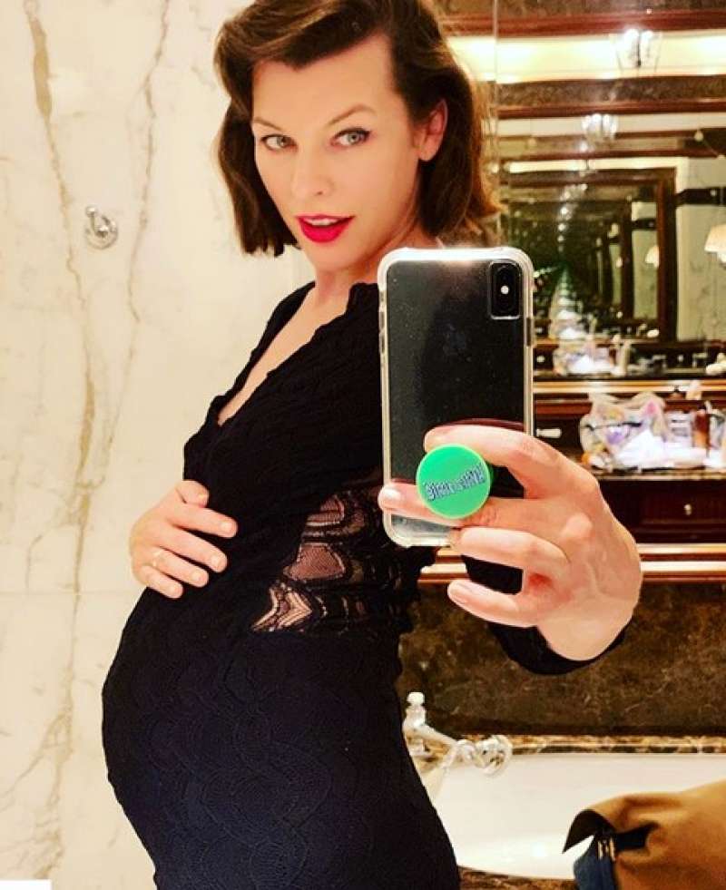 Milla Jovovich je tretjič noseča.