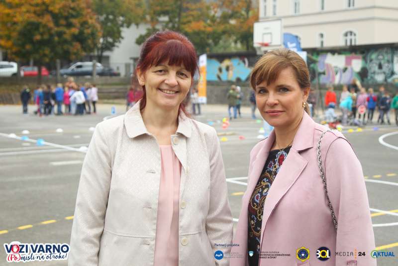 Maja Mehle, ravnateljica OŠ Prule in Petra Sedej, marketing Javne agencije Republike Slovenije za varnost prometa