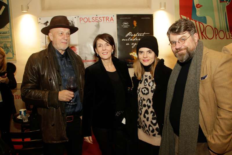 Premiere so se udeležili tudi kantavtor Vlado Kreslin z ženo Evo in publicista ter strastna kuharja Valentina Smej Novak in Luka Novak.