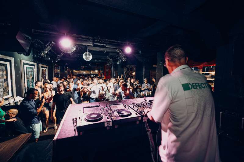 Za razburljivo otvoritev poletne sezone je poskrbel londonski DJ The Shapeshifters.