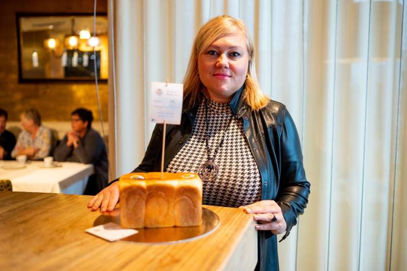 Obiskovalce je navdušil kruh z manuka medom in orehi, ki ga je spekla Elena Obreza.