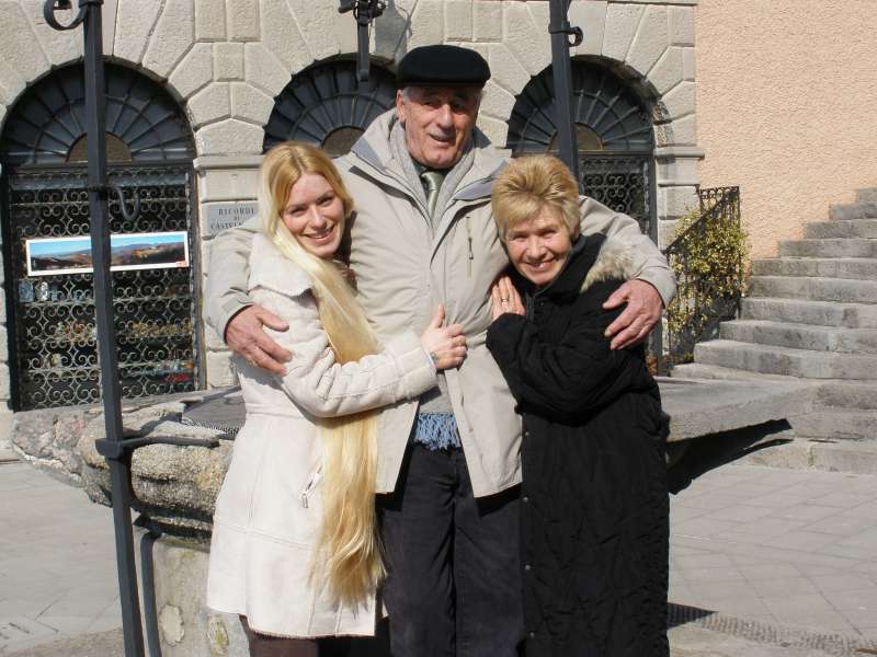 Barbara z mamo in očetom: Zrasla sem v ljubeči družini polni vrednot in veselja.