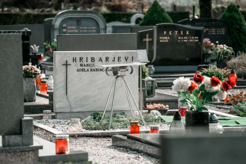 Pogreb legendarnega Saša Hribarja.