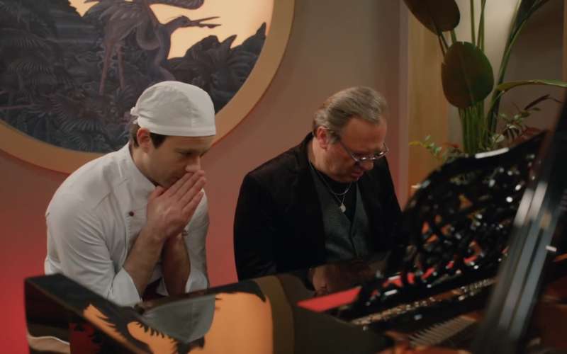 Nik v vlogi Denisa v seriji Ja, Chef!, kjer je v novi sezoni učil igranja na klavir lastnika restavracije Chateau de Philippe