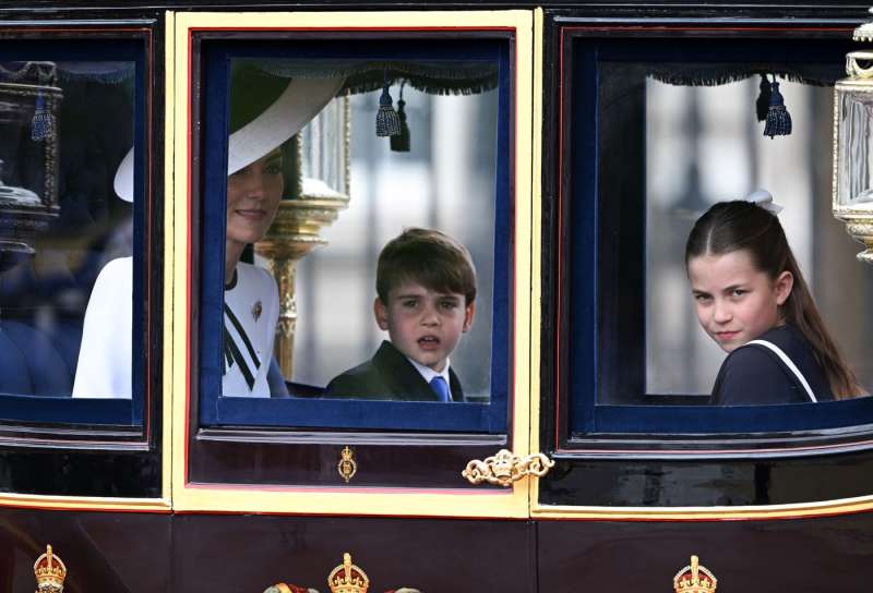 Na paradi ob kraljevem rojstnem dnevu v Londonu tudi princesa Kate