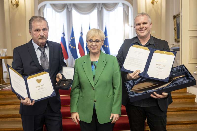 Ciril Rotar, Nataša Pirc Musar in Miha Deželak v predsedniški palači.