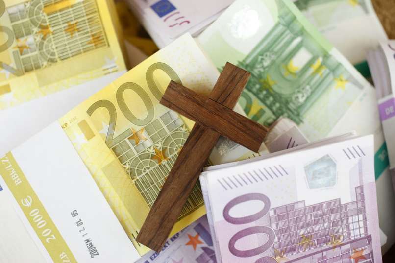 denar, cerkev, križ