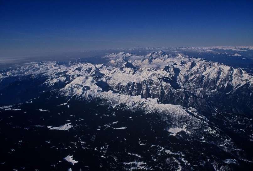 julian-alps-mountains-mountains_bobo