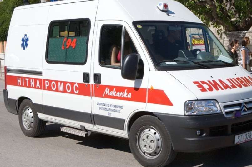 Mati pokojne 12-letnice zahteva opravičilo, ker so njeno hči vpisali med