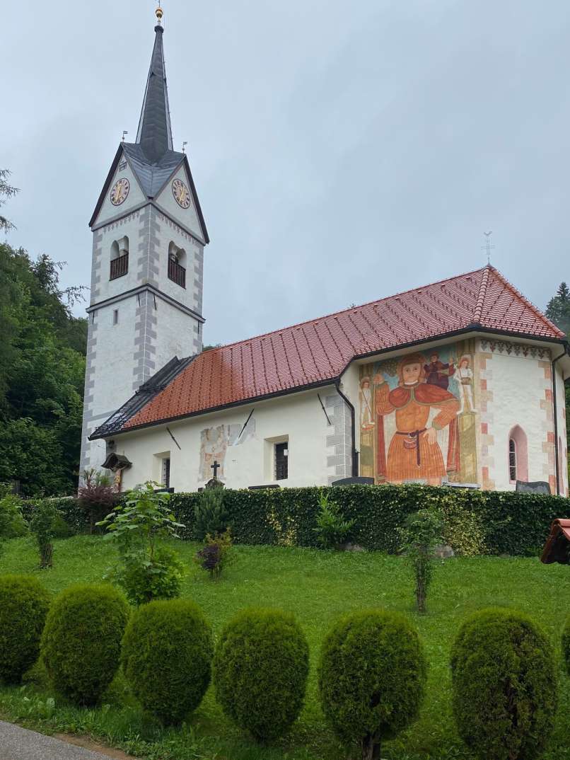 cerkev s fresko