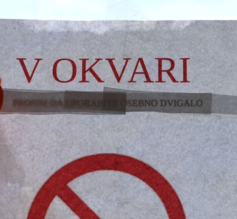 v-okvari, obvestilo