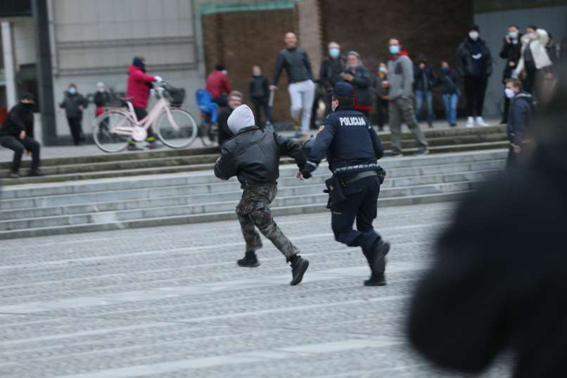 protest ljubljana policija aretacija pl