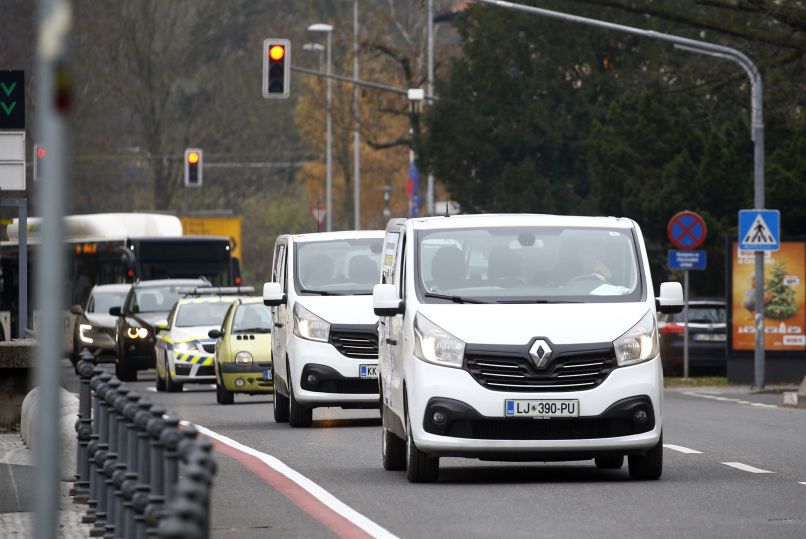 turistični-prevozniki, avtobus, kombi, protest-18.-12