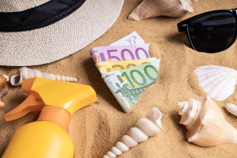 dopust, počitnice, plača, denar, evri