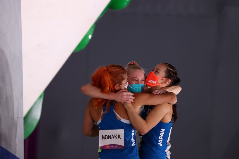 FOTO: Janja Garnbret an der Weltspitze, Rückkehr mit Goldmedaille nach