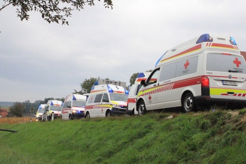 Trčenje tovornjaka in avtobusa na avstrijskem Štajerskem avtobus, tovornjak, hartberg, nesreča