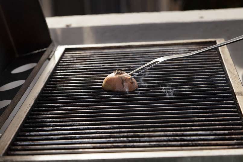 clean the grill with onions 