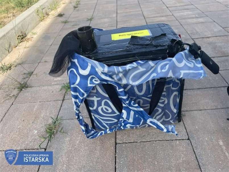 Ein deutscher Pädophiler versteckte eine Kamera in einer Kühltasche und filmte Kinder in einem Lager in Rovinj