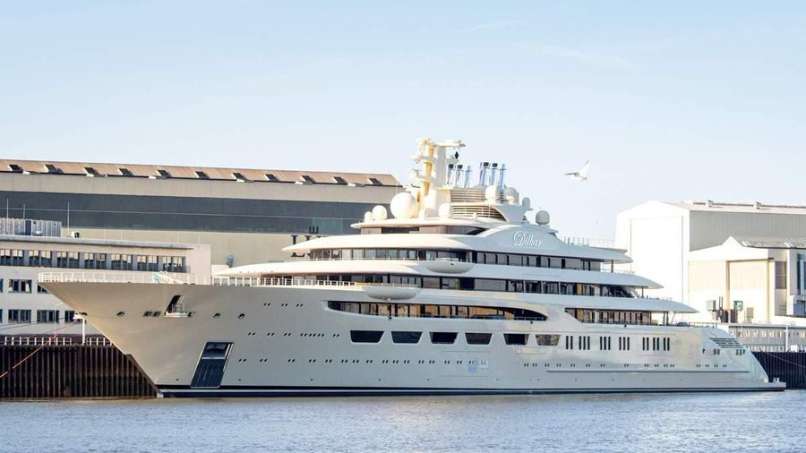 Die Deutschen durchsuchten die teuerste Superyacht der Welt, die einem engen Putin-Verbündeten, Usmanov, gehört