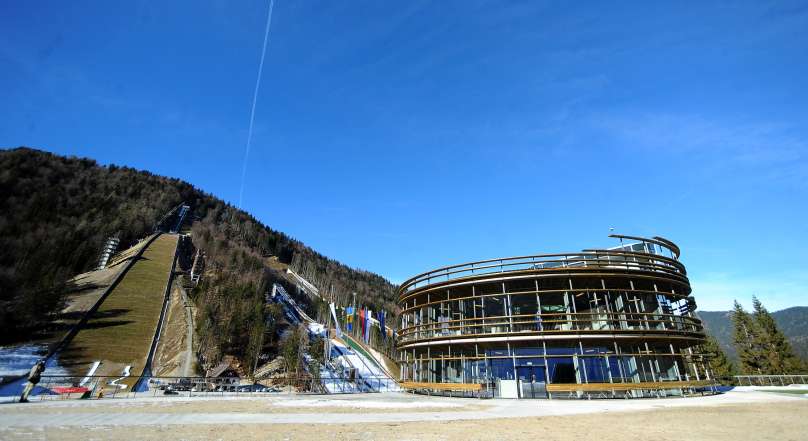 Od četrtka do nedelje bodo vsem obiskovalcem na voljo brezplačni avtobusni krožni prevozi iz Kranjske Gore in okolice, prireditelji pa svetujejo, da se v Planico ne odpravljajo z osebnimi vozili.