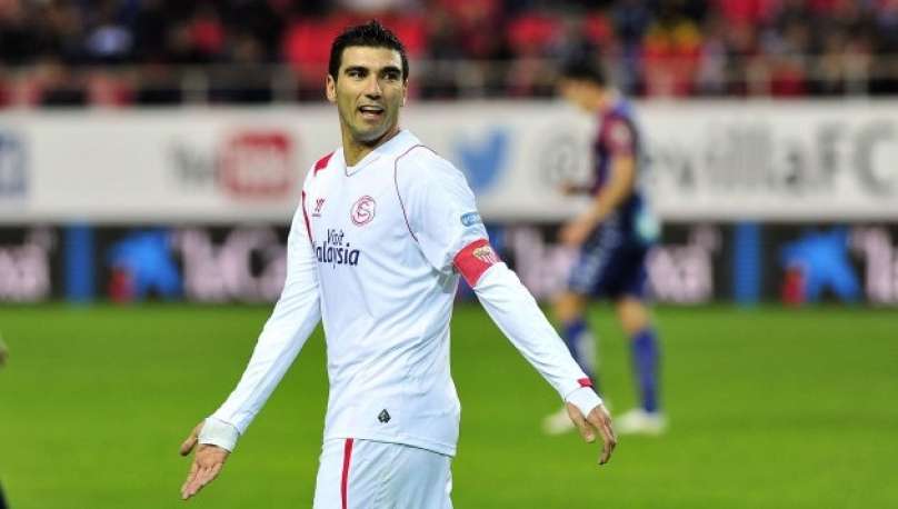 Jose Antonio Reyes v dresu Seville.