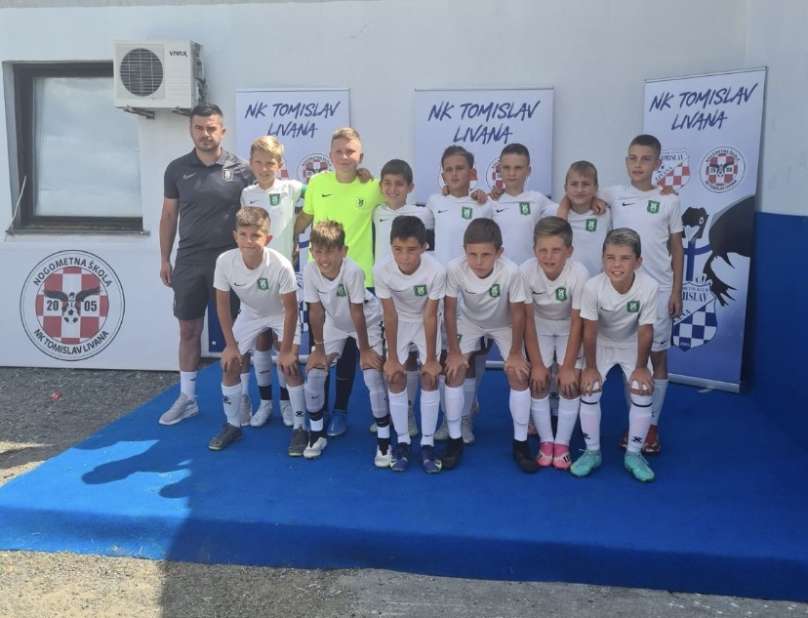 Prva ekipa U-11 s trenerjem Admirjem Krupićem