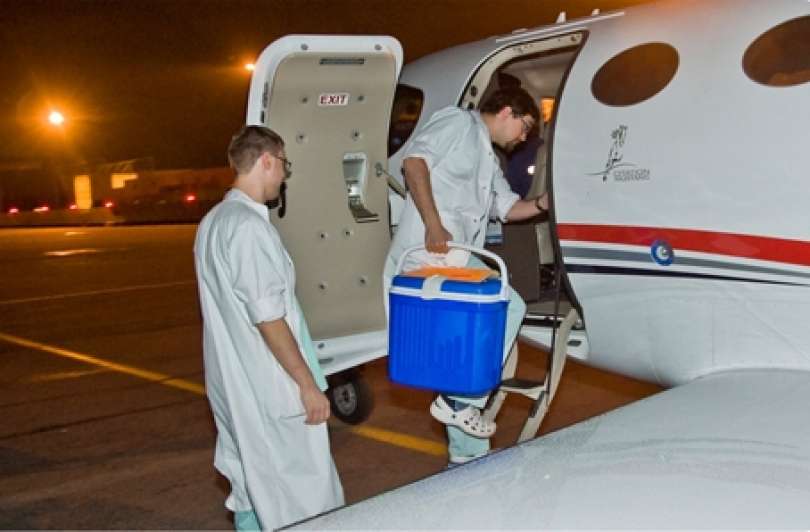 organ operacija presaditev letalo transplant transport tony