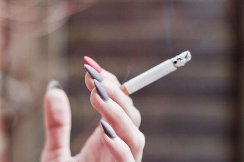 kajenje, ženska, cigareti