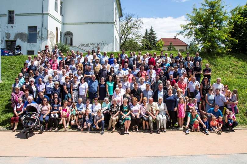 Med Petimi Generacijami - Vestnik.si