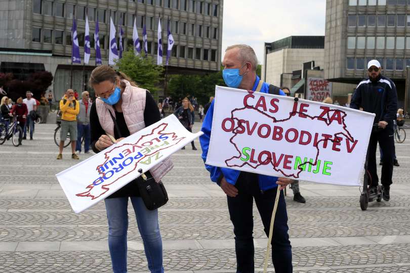 Protivladni protestniki v Ljubljani