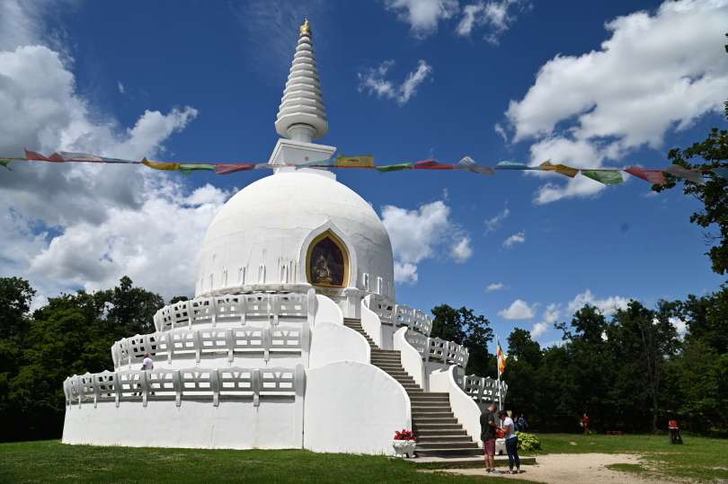 zalaszanto, budistična-stupa, budisti