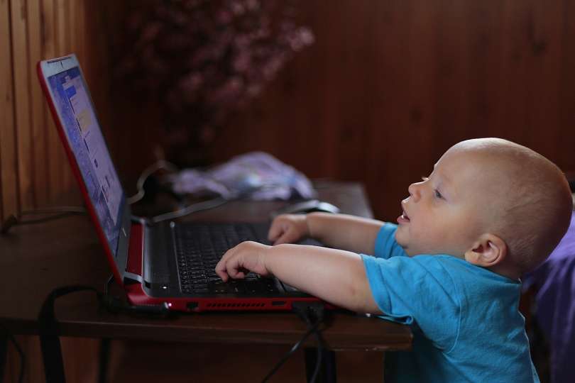 otroci-pred-zaslonom, računalnik