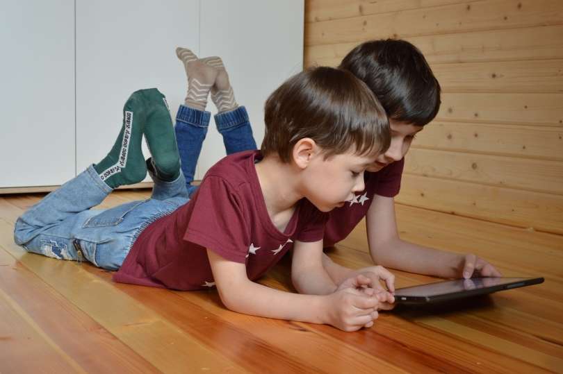 otroci-pred-zaslonom, računalnik