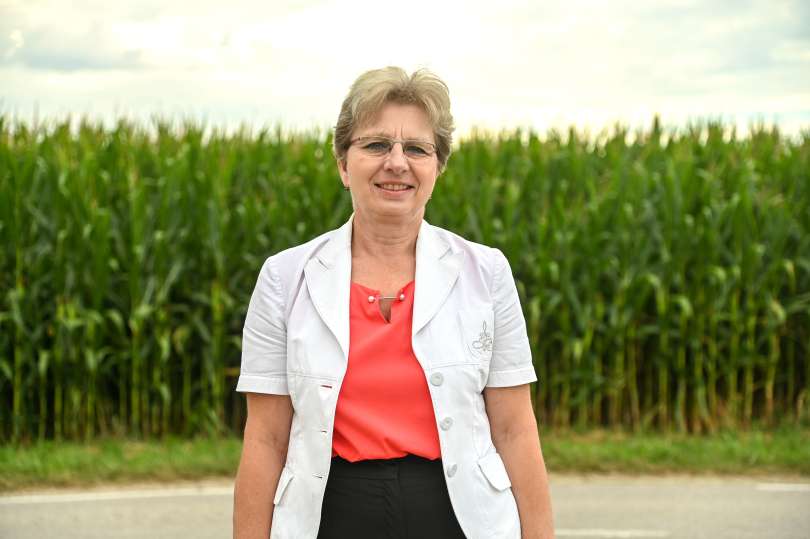 Svojo plat zgodbe bo kmetijska ministrica Irena Šinko predstavila jutri v državnem zboru pred odločanjem o njeni neizogibni usodi. Foto Vanesa Jaušovec