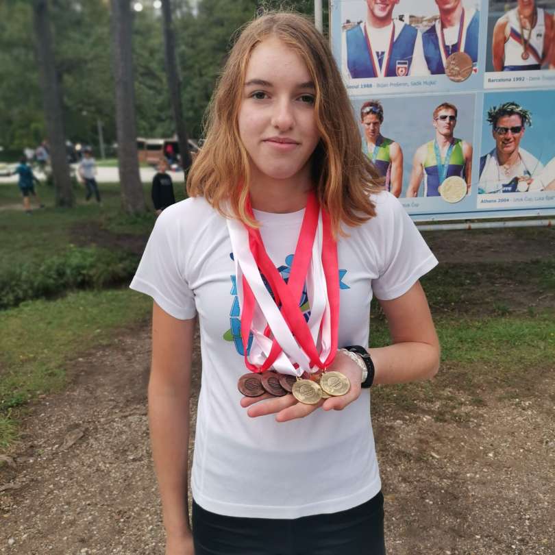 Hana bedernjak z medaljami