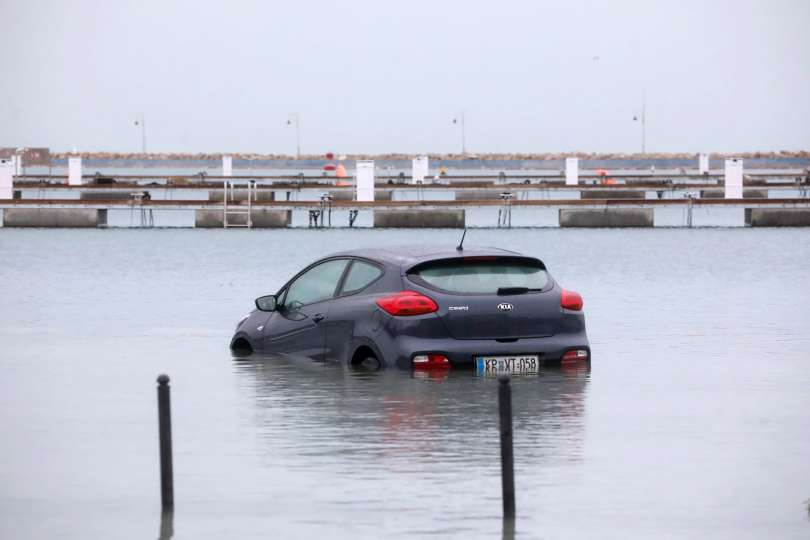 plimovanje-v-izoli, poplave