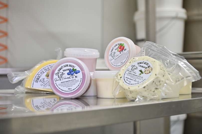 sirarna-bukovec-kobilje, sir, jogurt, domači-mlečni-izdelki, domača-obrt