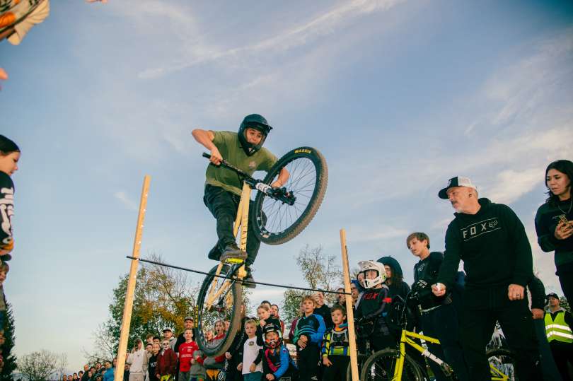 halloween-nočna-dirka, night-race, apače, bmx, mtb, gorsko-kolesarstvo, kolesarji