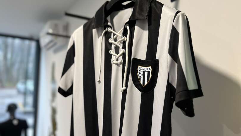 Pri Muri so pripravili zgodovinski dres, ki zaznamuje 100 let kluba.