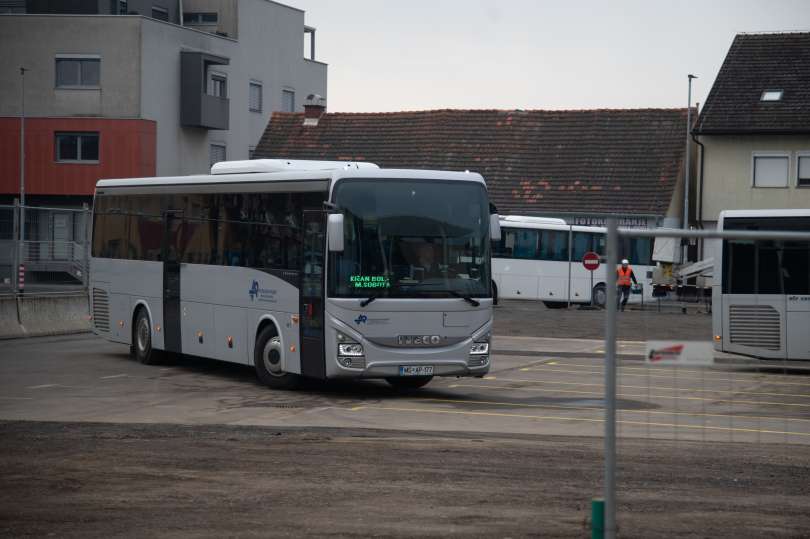 simbolična, avtobusna-postaja