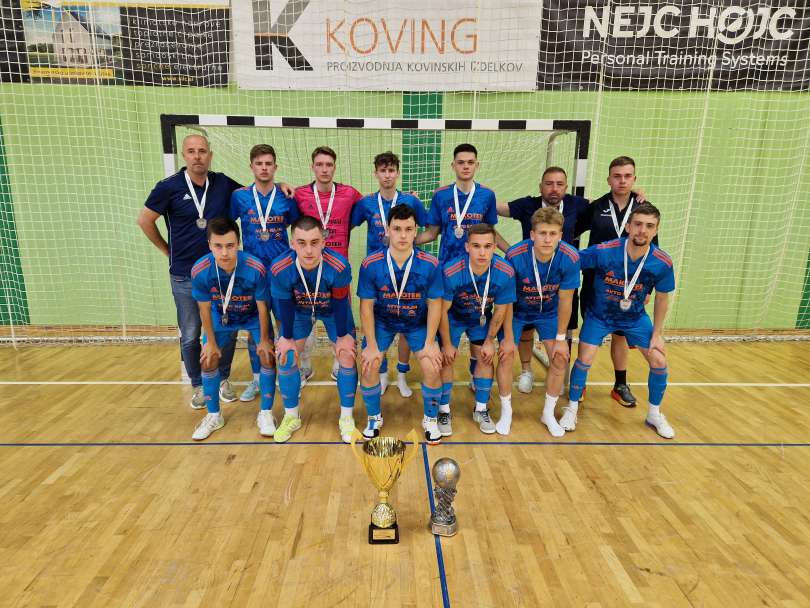 Igralci Meteorplasta U19 so si priborili srebrno medaljo v državnem prvenstvu.