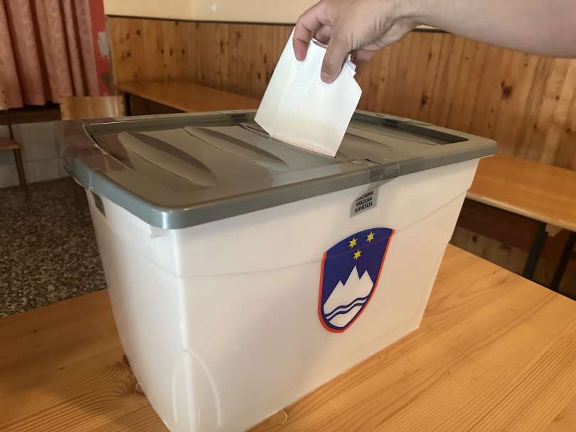 SDS bo predvidoma konec prihodnjega tedna začela zbirati podpise za zakonodajni referendum o zakonu o dodatku k pokojninam za izjemne dosežke na področju umetnosti.